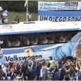 La Selección Argentina volvió al país La Selección Argentina de fútbol arribó al país a las 17:20, hora local, y fue recibida por una multitud de personas que al grito de “El Diego no se va”...